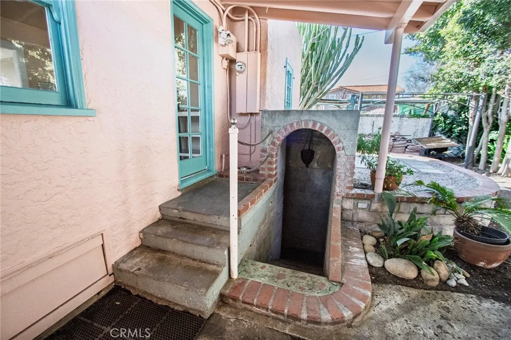 225 Barry, Ventura, California 93001 home-pic-24