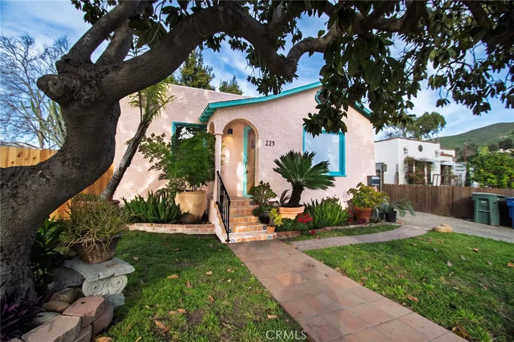 225 Barry, Ventura, California 93001 home-pic-1