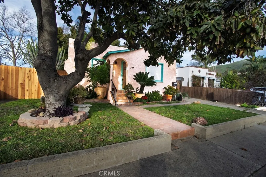 225 Barry, Ventura, California 93001 home-pic-5