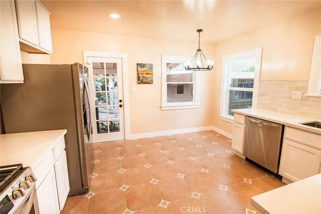 225 Barry, Ventura, California 93001 home-pic-9