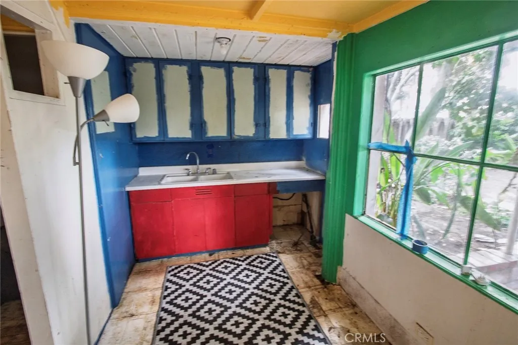 225 Barry, Ventura, California 93001 home-pic-38