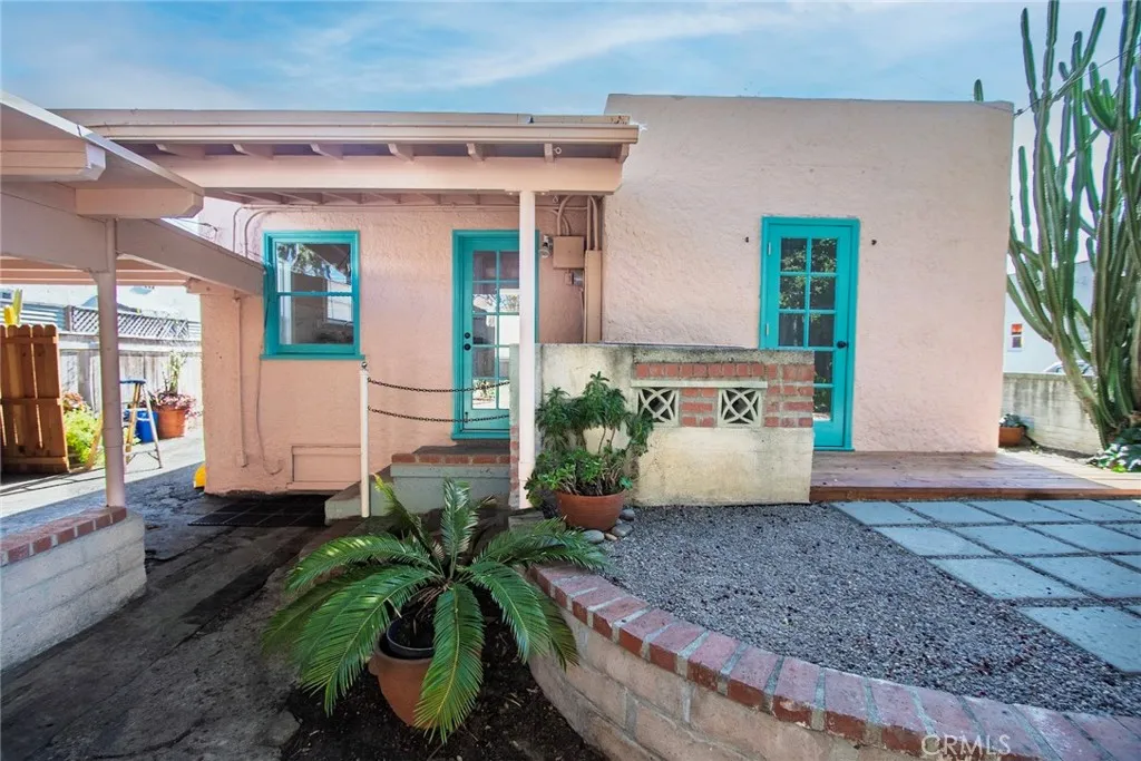 225 Barry, Ventura, California 93001 home-pic-23