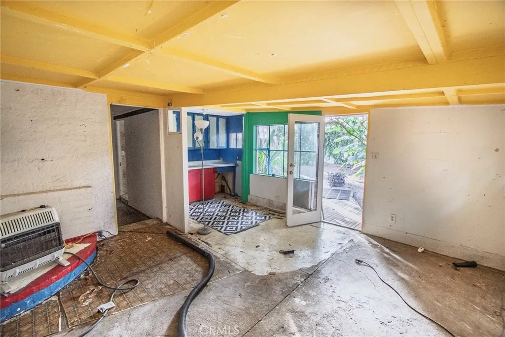225 Barry, Ventura, California 93001 home-pic-35