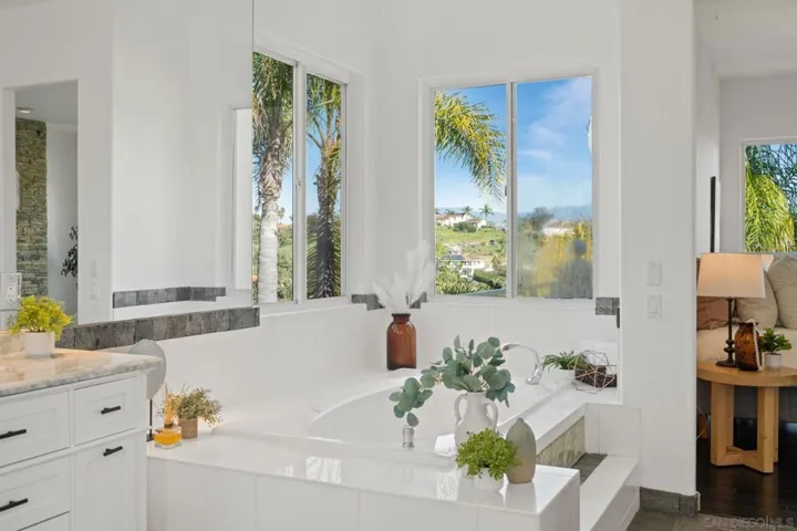 4462 Fallsbrae Rd, Fallbrook, California 92028