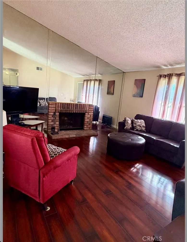 1370 W Jackson, Rialto, California 92376 home-pic-4