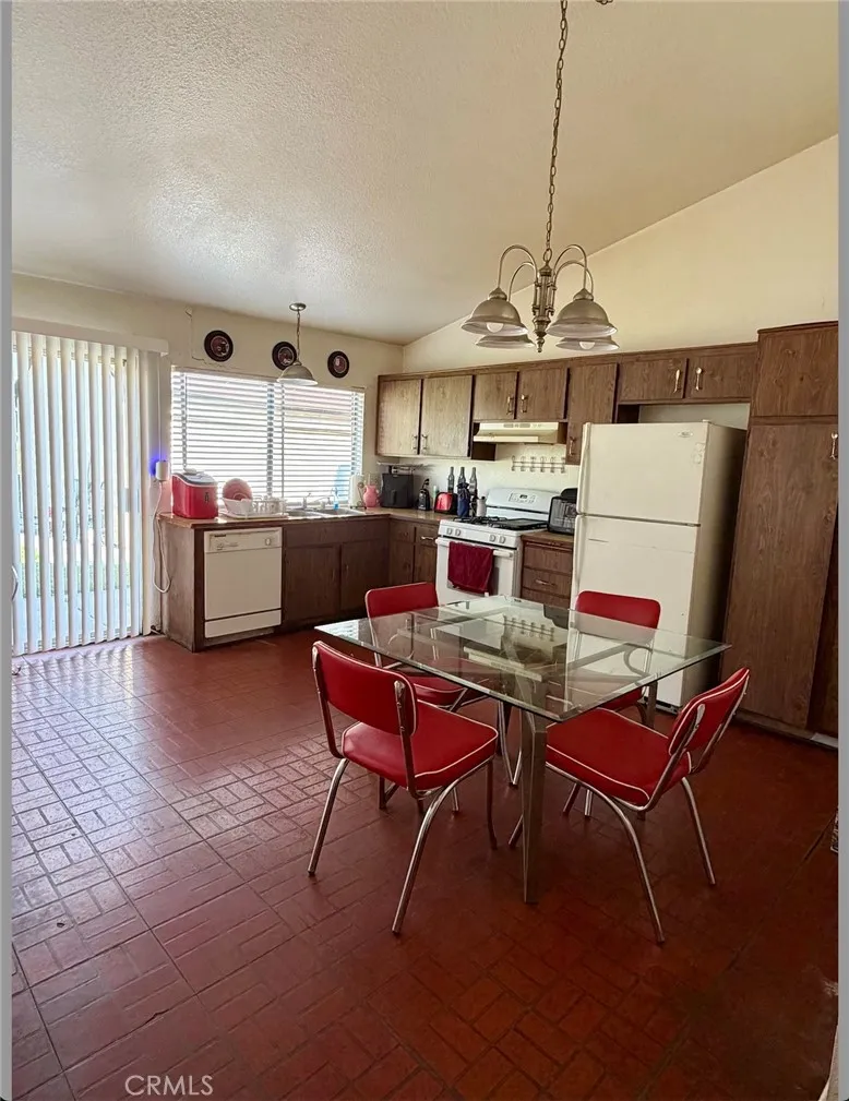 1370 W Jackson, Rialto, California 92376 home-pic-7