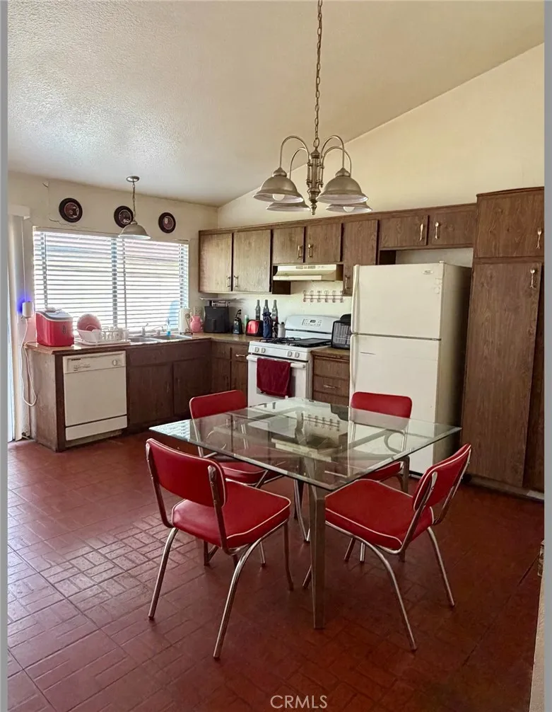 1370 W Jackson, Rialto, California 92376 home-pic-6