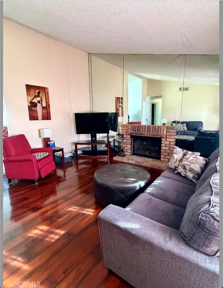 1370 W Jackson, Rialto, California 92376 home-pic-5