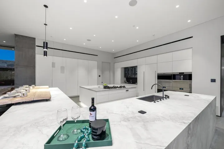 74305 DESERT OASIS TRAIL 24