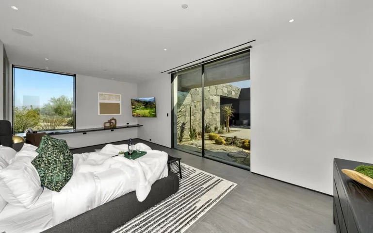 74305 DESERT OASIS TRAIL 77
