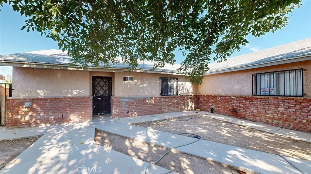 38539 35th Street E, Palmdale, California 93550 home-pic-1
