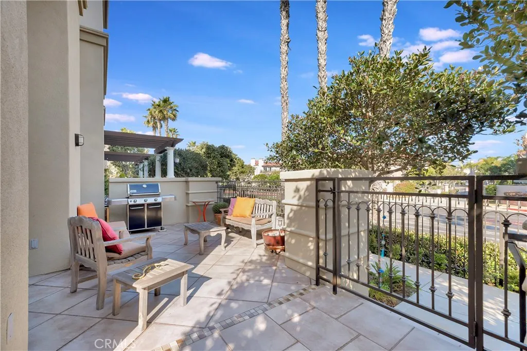 19328 Surfwave Drive, Huntington Beach, California 92648 home-pic-2