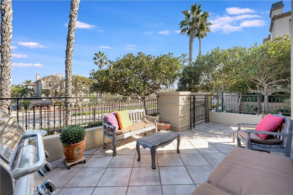 19328 Surfwave Drive, Huntington Beach, California 92648 home-pic-4