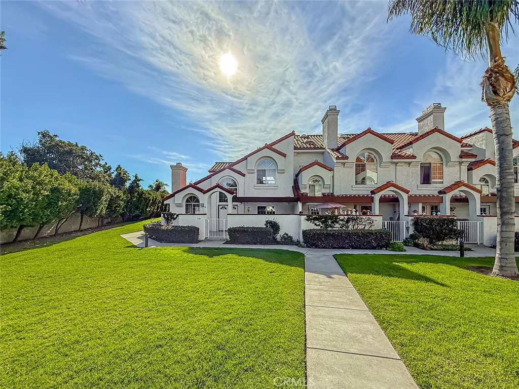 206 Camino Cortina, Camarillo, California 93010 home-pic-2