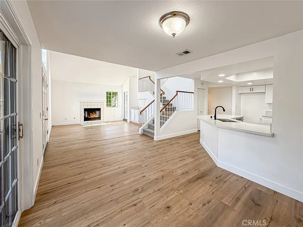 206 Camino Cortina, Camarillo, California 93010 home-pic-9