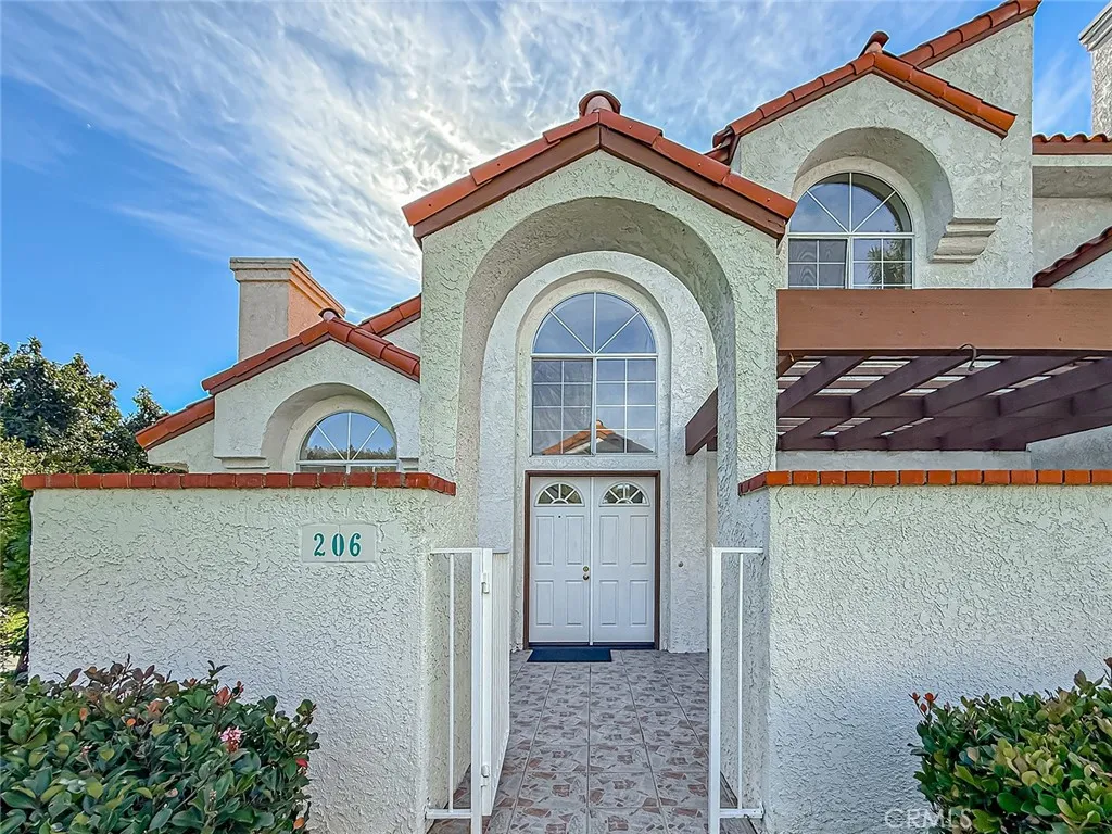 206 Camino Cortina, Camarillo, California 93010 home-pic-1