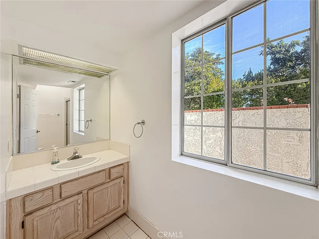 206 Camino Cortina, Camarillo, California 93010 home-pic-18