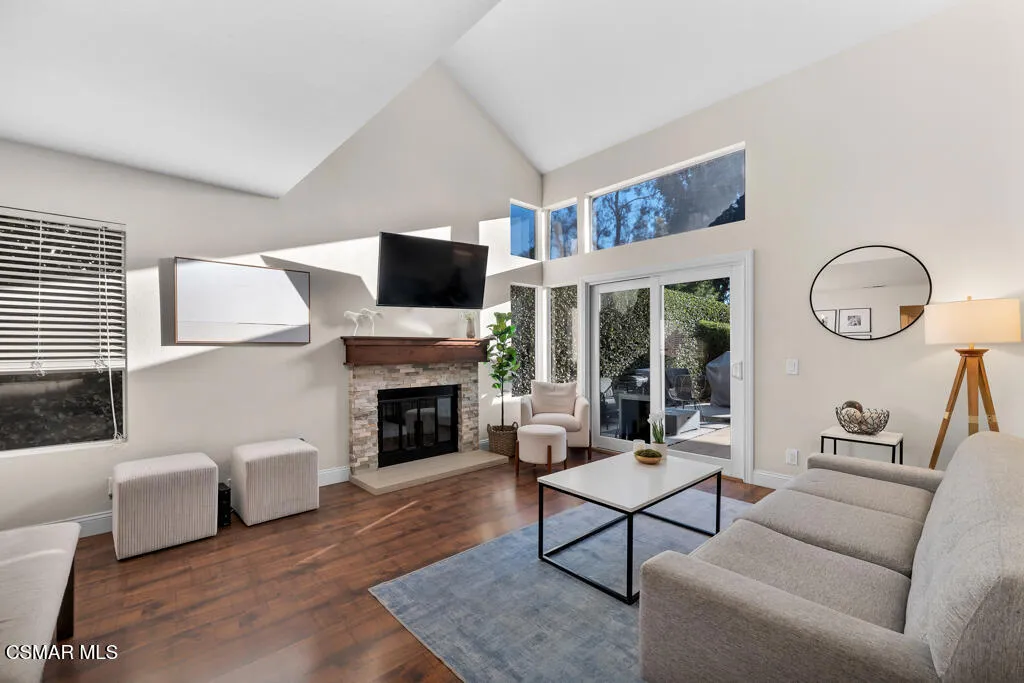 16 Valley Crest Road, Simi Valley, California 93065 home-pic-9