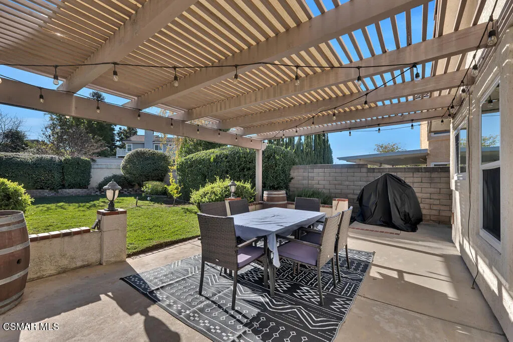 16 Valley Crest Road, Simi Valley, California 93065 home-pic-32