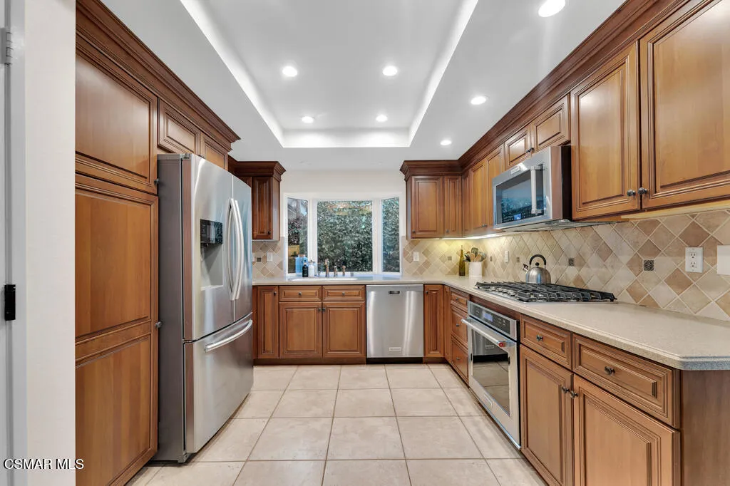 16 Valley Crest Road, Simi Valley, California 93065 home-pic-12