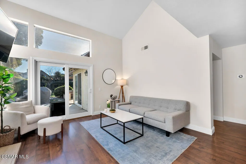 16 Valley Crest Road, Simi Valley, California 93065 home-pic-10