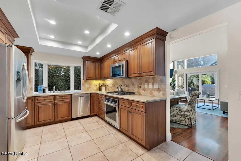 16 Valley Crest Road, Simi Valley, California 93065 home-pic-13