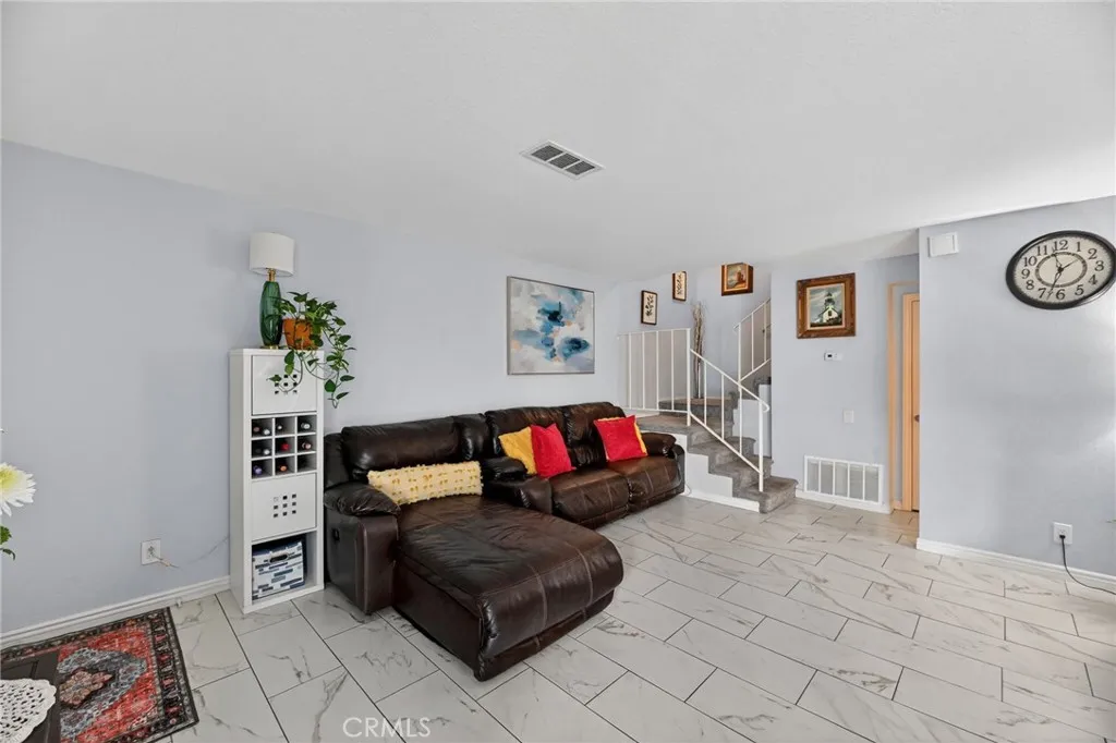 20362  home-pic-6