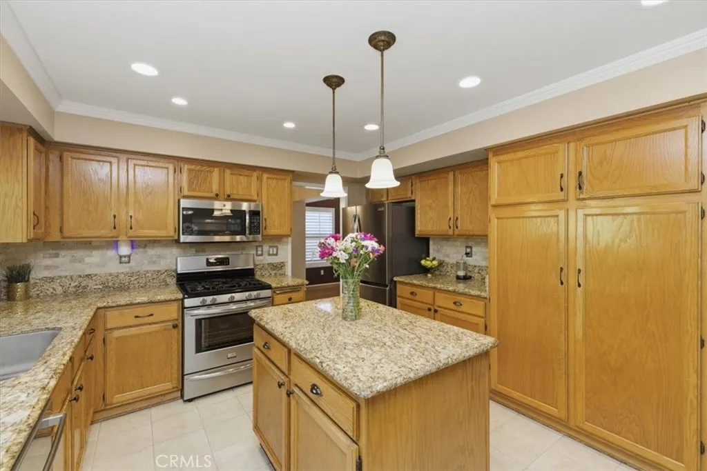 7743 Gold Buckle Court, Highland, California 92346 home-pic-23