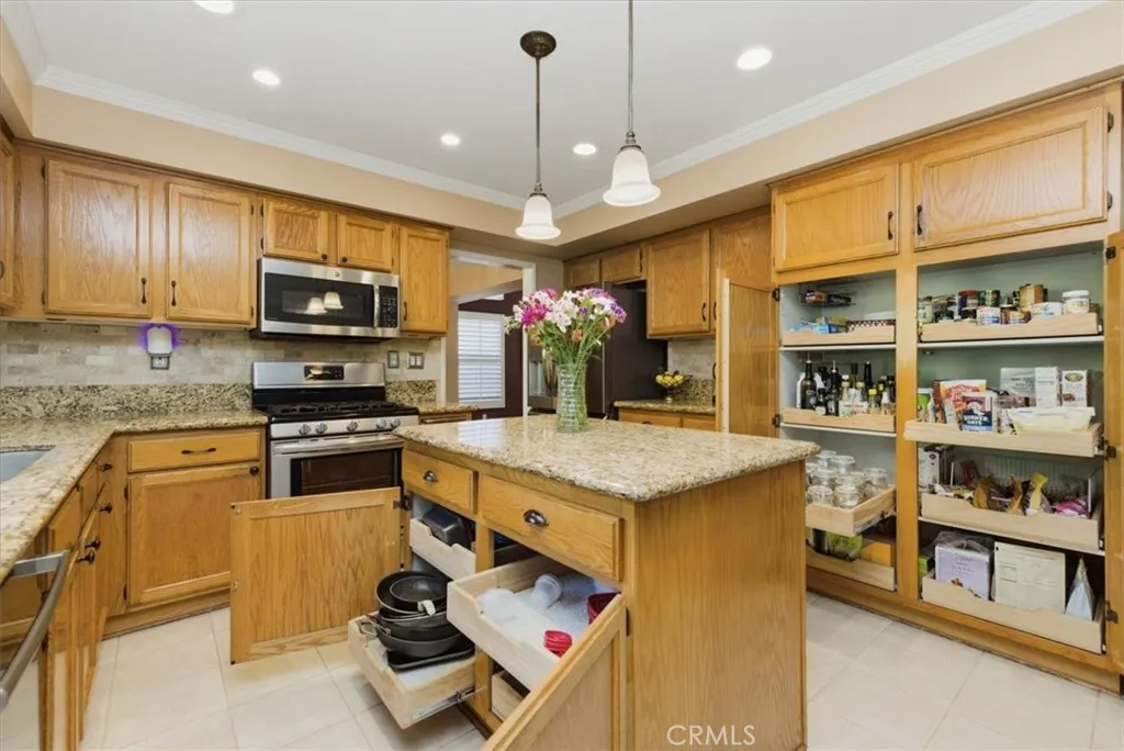 7743 Gold Buckle Court, Highland, California 92346 home-pic-27