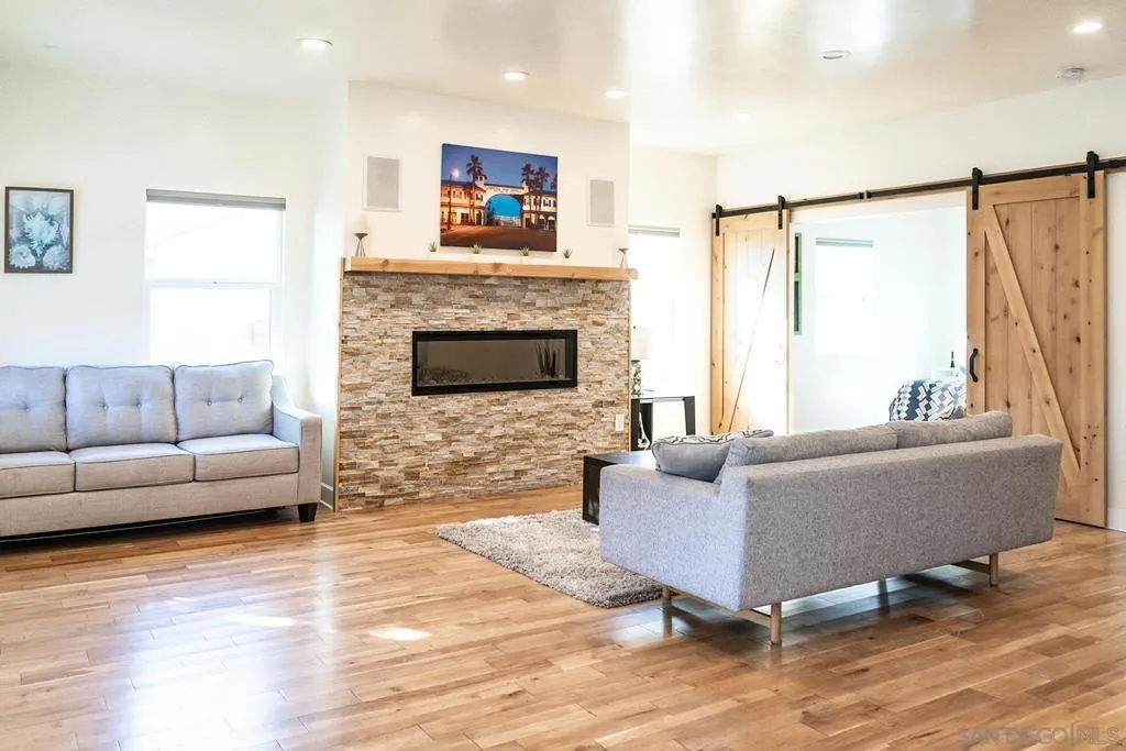 1220 Emerald St, San Diego, California 92109 home-pic-15