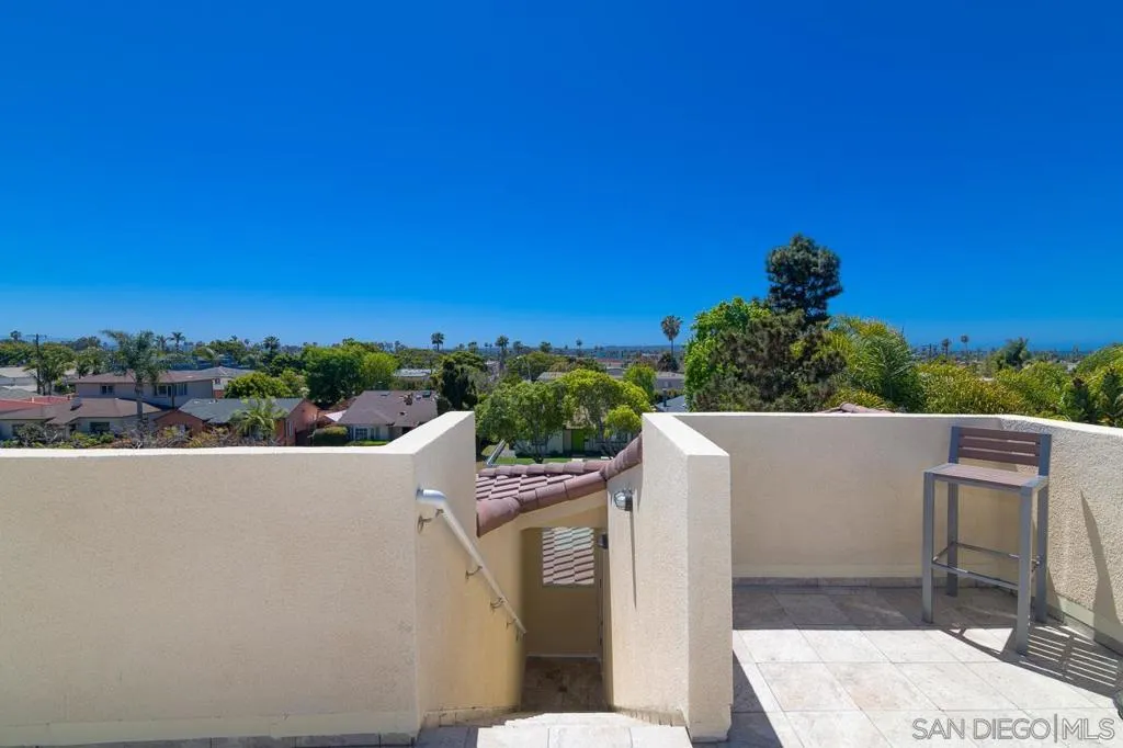 1220 Emerald St, San Diego, California 92109 home-pic-12