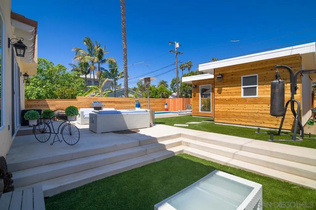 1220 Emerald St, San Diego, California 92109 home-pic-10
