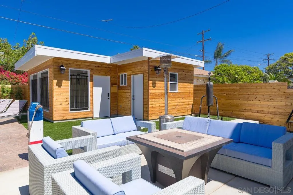 1220 Emerald St, San Diego, California 92109 home-pic-8