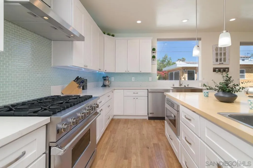 1220 Emerald St, San Diego, California 92109 home-pic-4