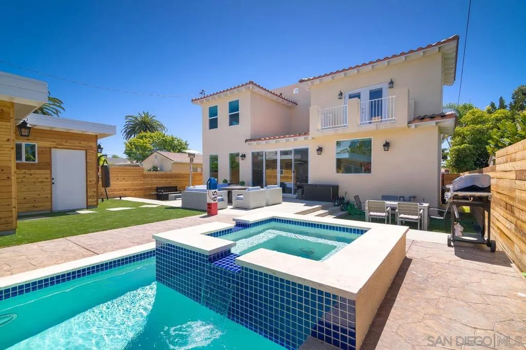 1220 Emerald St, San Diego, California 92109 home-pic-1