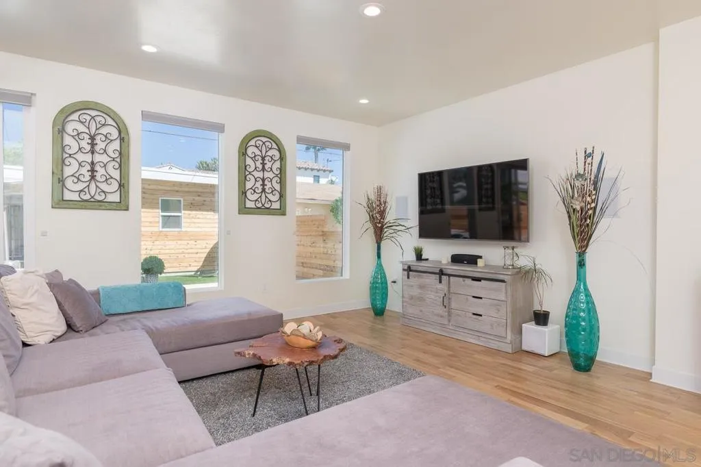 1220 Emerald St, San Diego, California 92109 home-pic-6