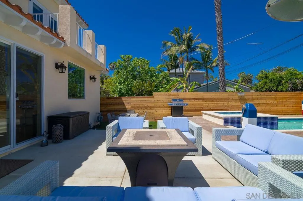 1220 Emerald St, San Diego, California 92109 home-pic-9