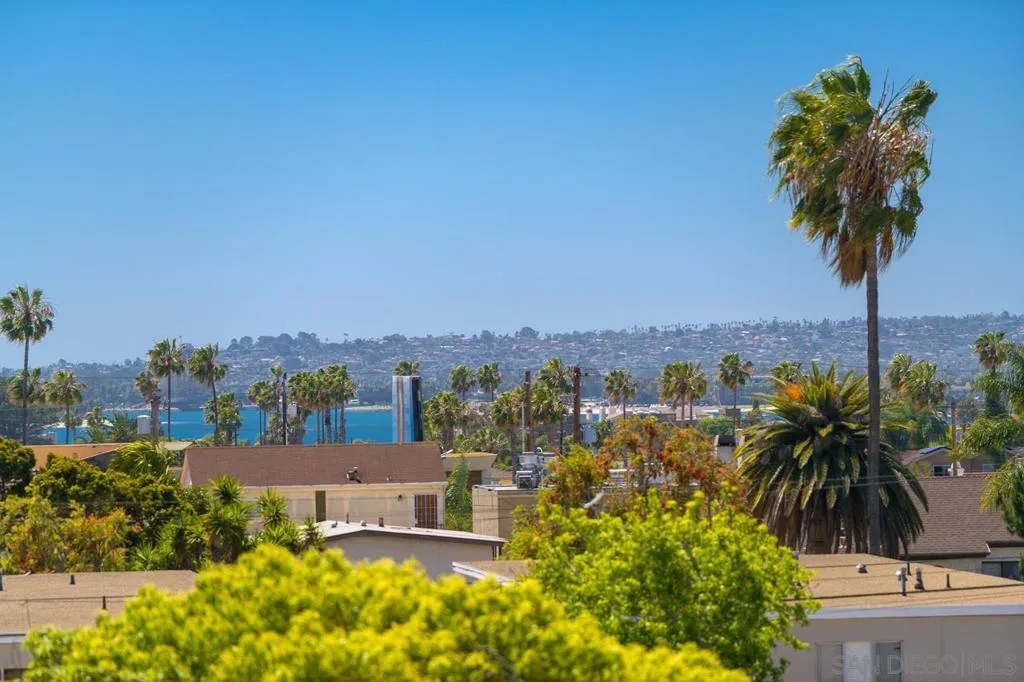 1220 Emerald St, San Diego, California 92109 home-pic-13