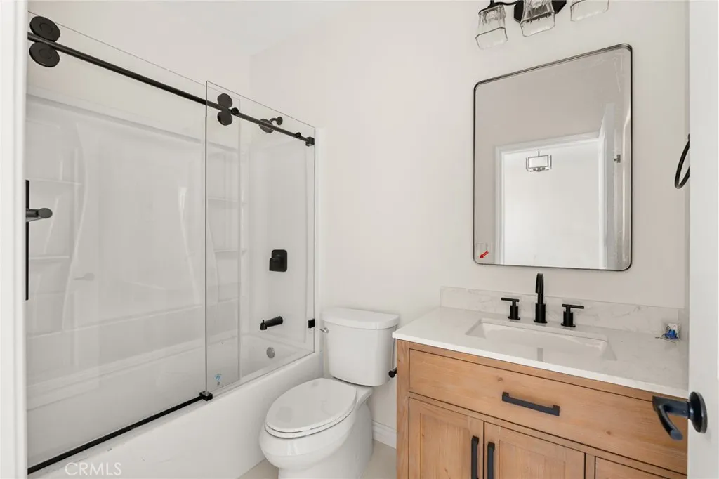 3260 Howe Street, Corona, California 92881 home-pic-16