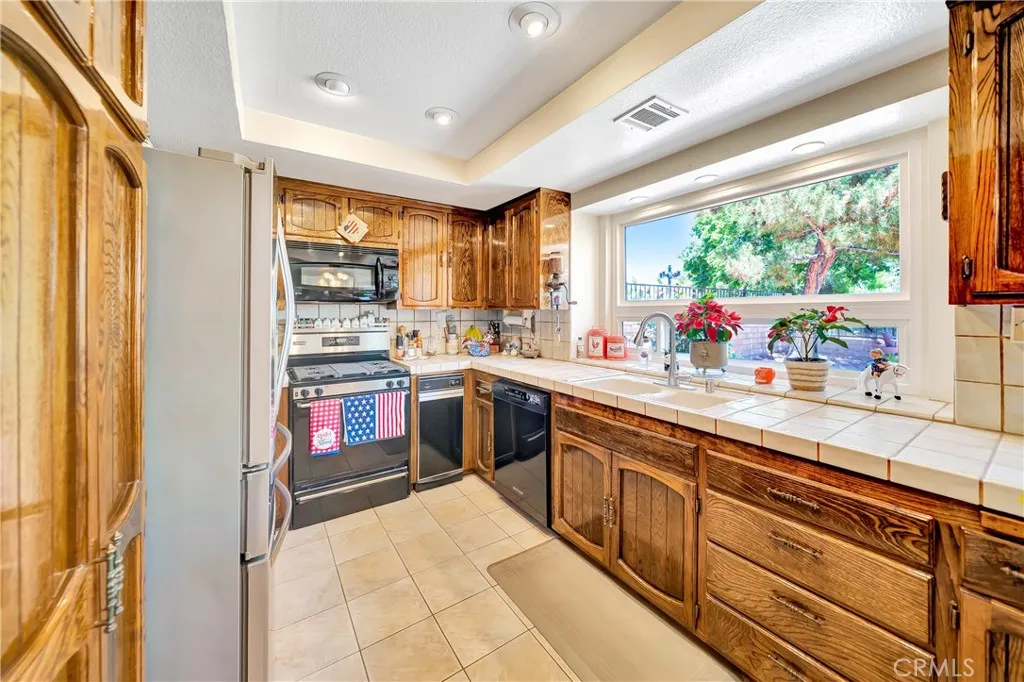 433 Fairway Drive, Palmdale, California 93551 home-pic-17