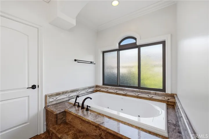 Master Suite Bathtub