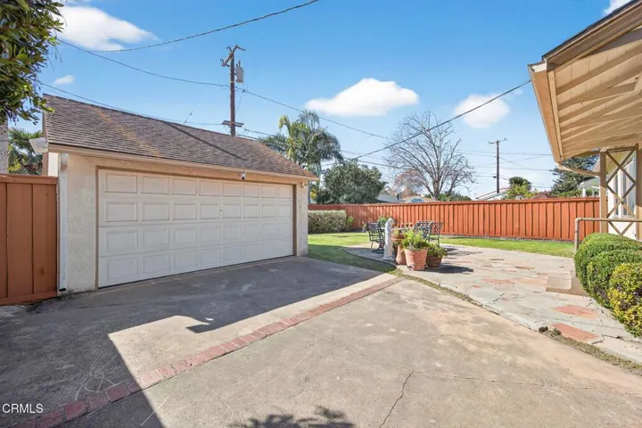 25-web-or-mls-Upmarket Media-2742 Ser073