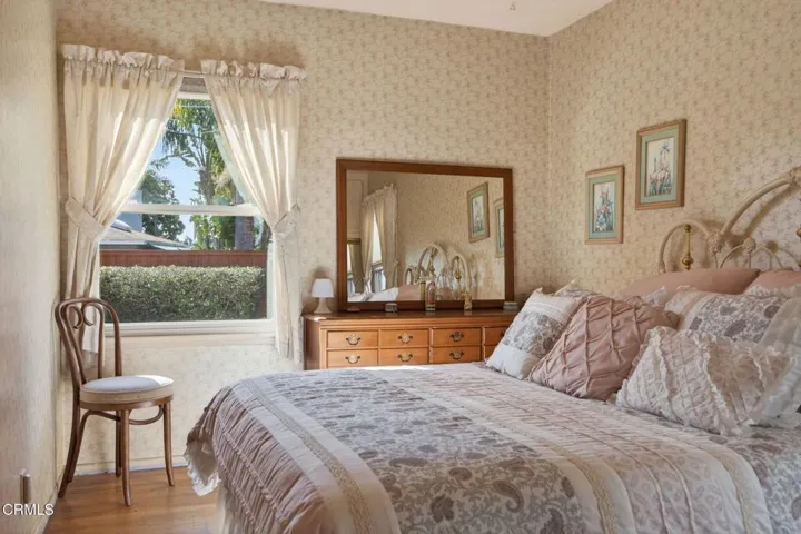 13-web-or-mls-Upmarket Media-2742 Ser041