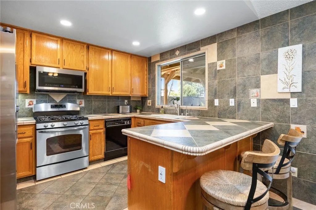 653 E 1st, San Jacinto, California 92583 home-pic-7