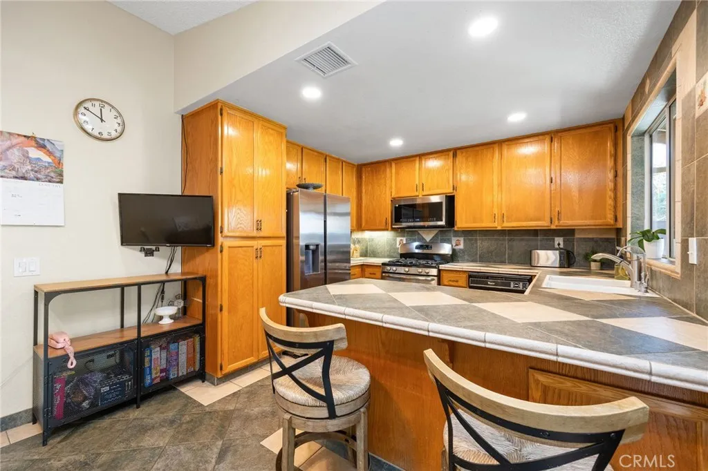 653 E 1st, San Jacinto, California 92583 home-pic-6