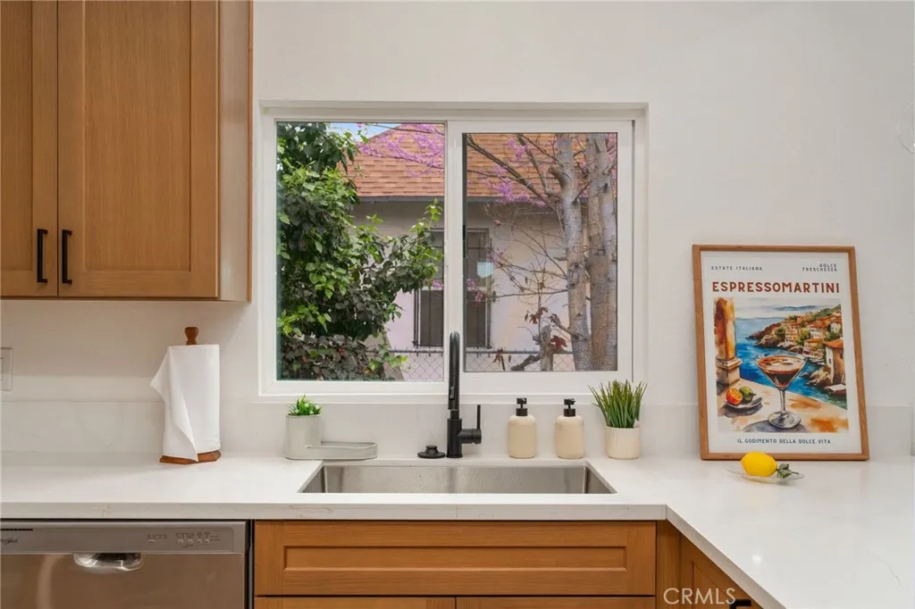 4065 Wall, Los Angeles, California 90011 home-pic-12