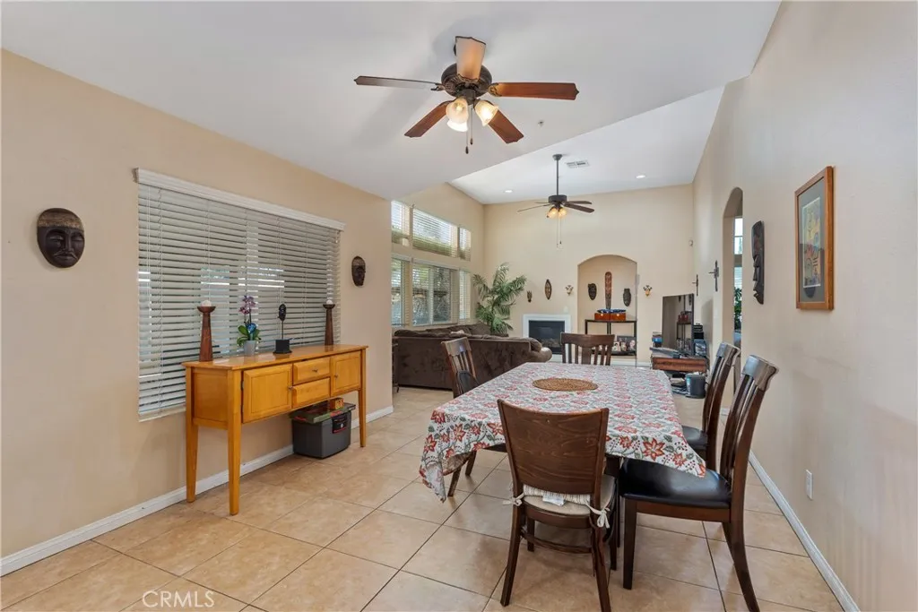 1535 W Persimmon, Rialto, California 92377 home-pic-10