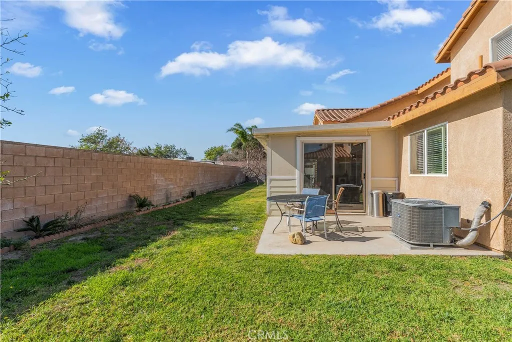 1535 W Persimmon, Rialto, California 92377 home-pic-22