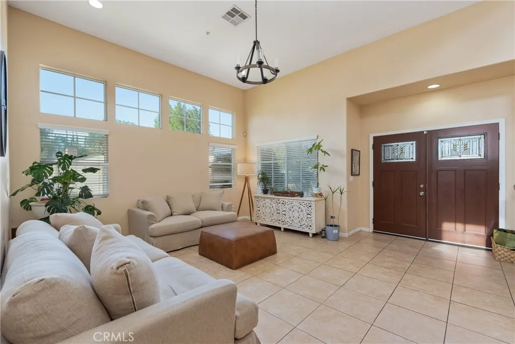 1535 W Persimmon, Rialto, California 92377 home-pic-4