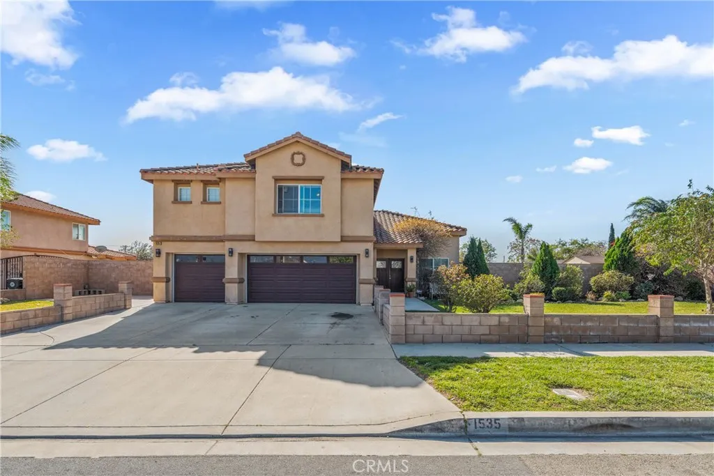 1535 W Persimmon, Rialto, California 92377 home-pic-1